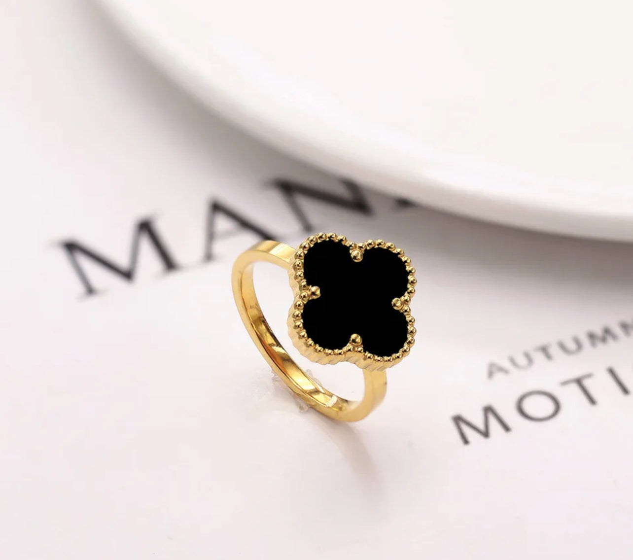 CLOVER RING