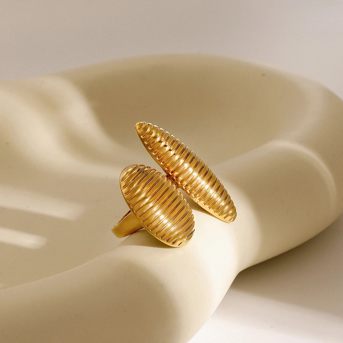 TEXTURED OVAL ADJUSTABLE  RING