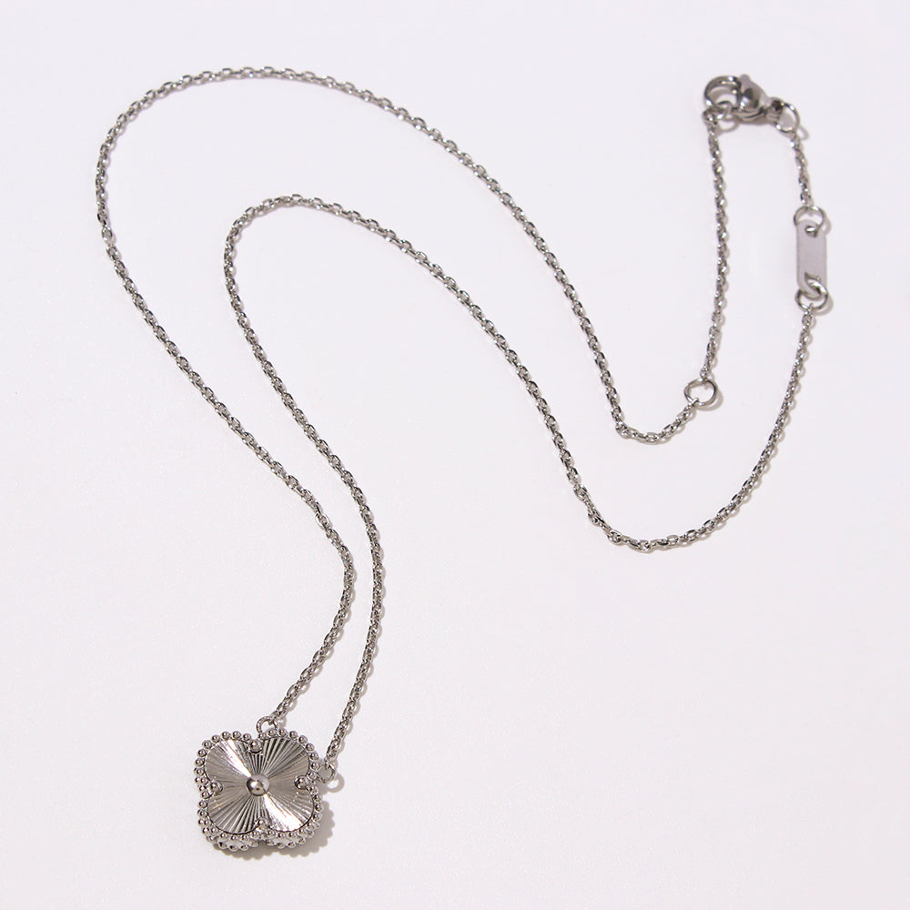 18K CLOVER PENDANT NECKLACE