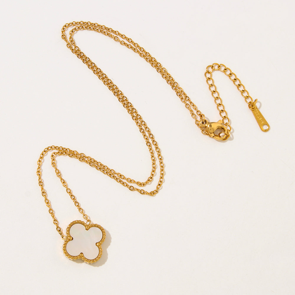 MEGAN PENDANT NECKLACE