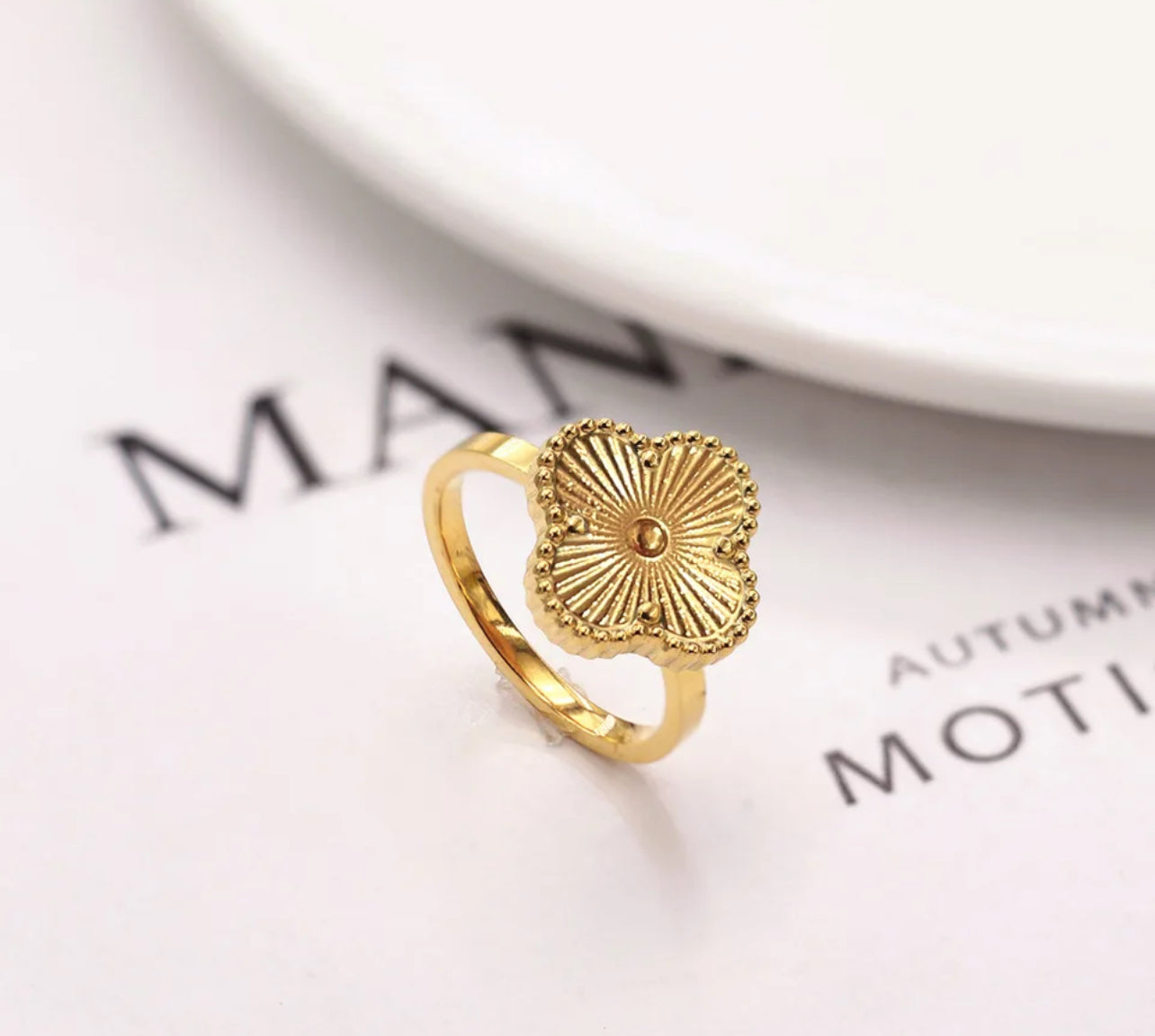 CLOVER RING