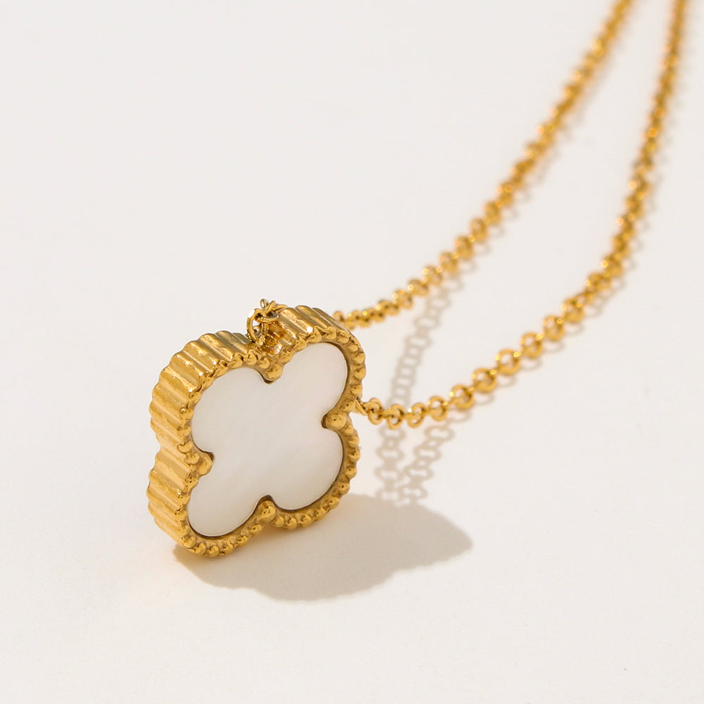 MEGAN PENDANT NECKLACE