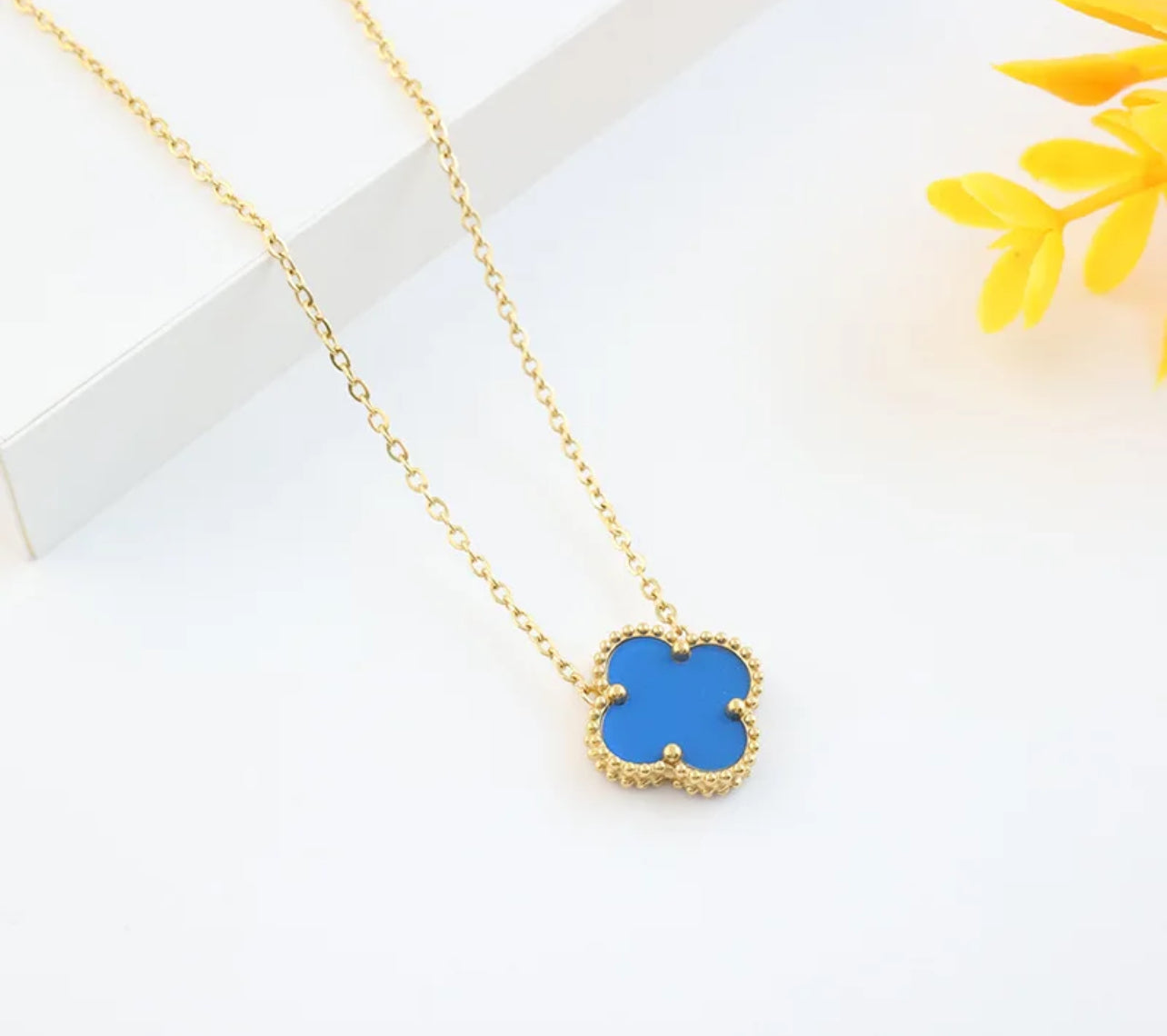 MEGAN PENDANT NECKLACE
