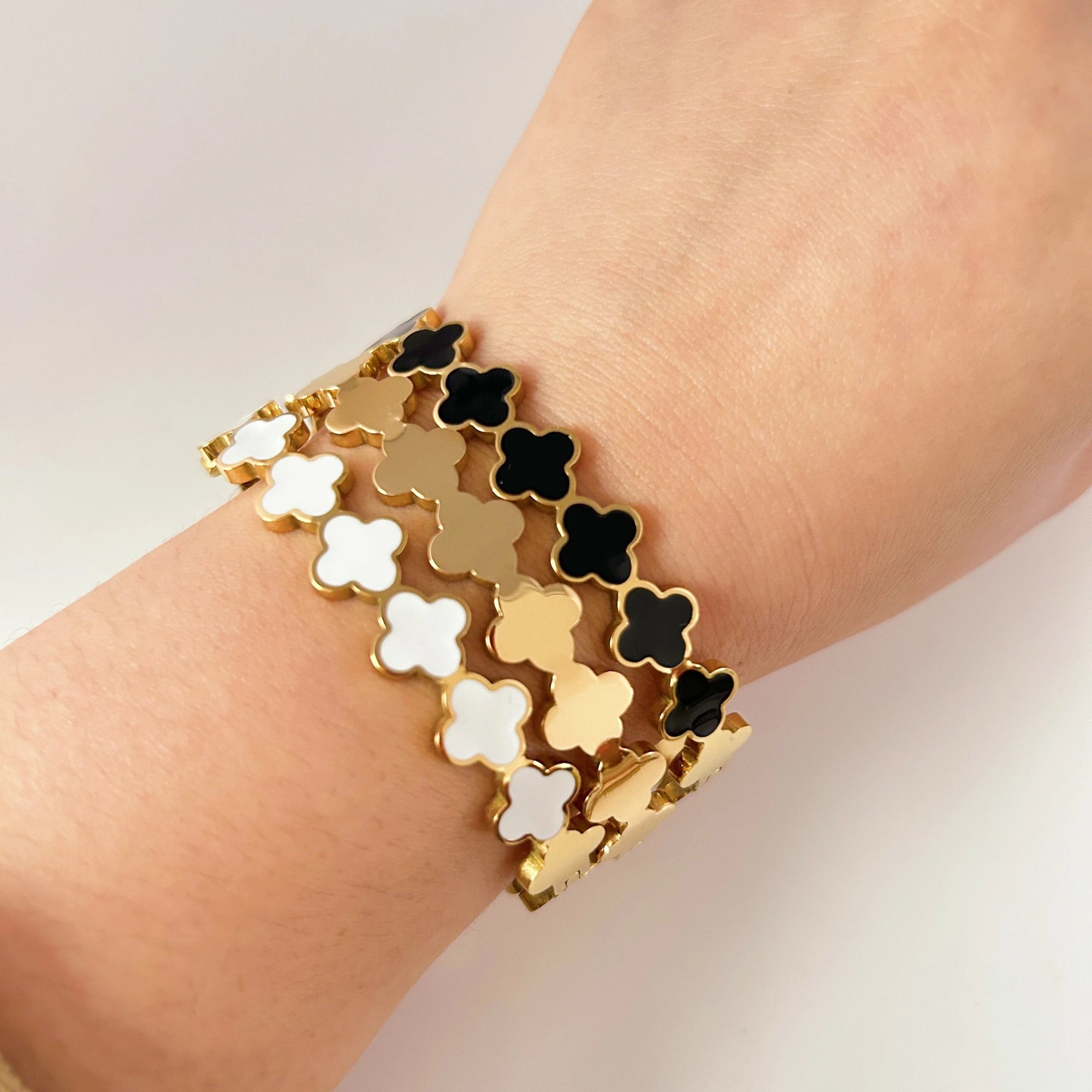 CLOVER BANGLE