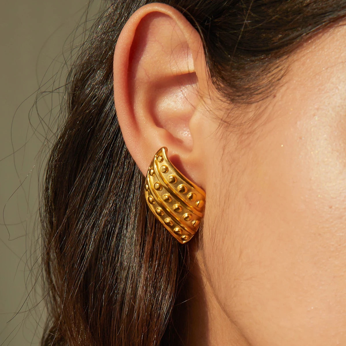 18KGP RIVET WING STUD EARRINGS