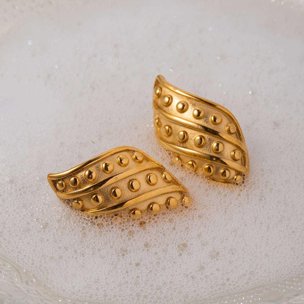 18KGP RIVET WING STUD EARRINGS