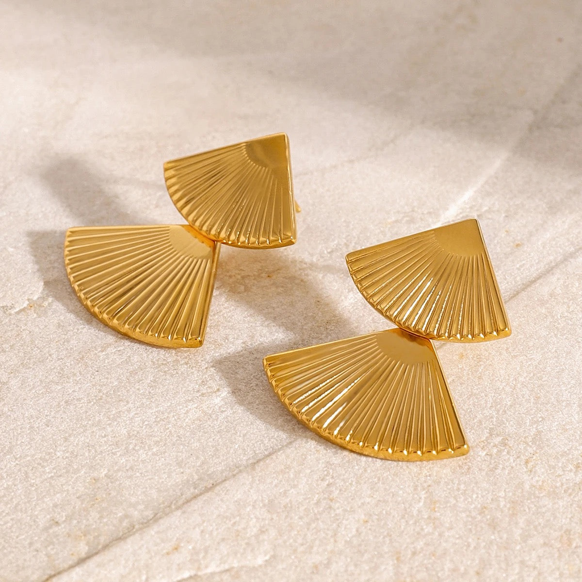 DOUBLE SCALLOPED THREAD EARRINGS