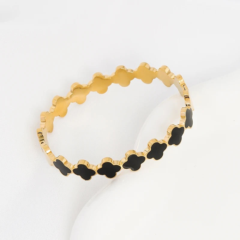 CLOVER BANGLE