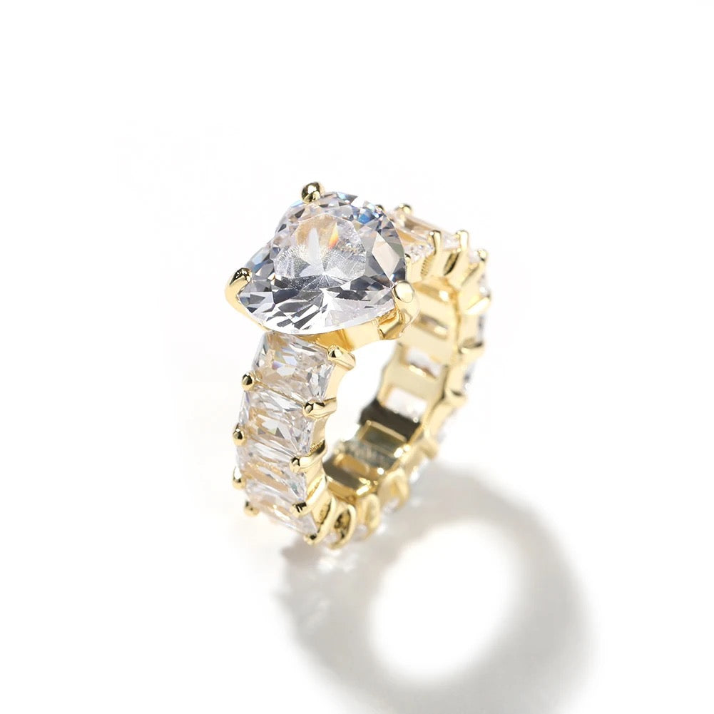 ADALIA HEART RING