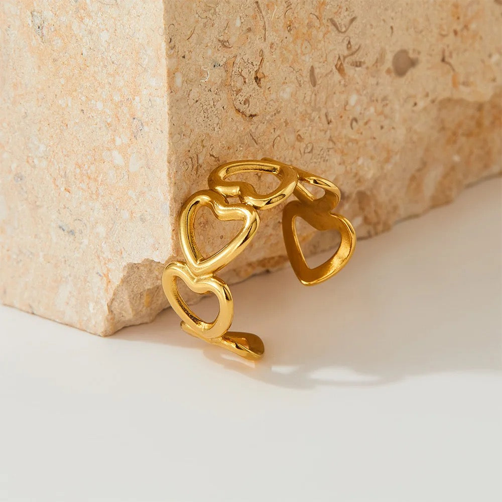 OPEN HEART RING