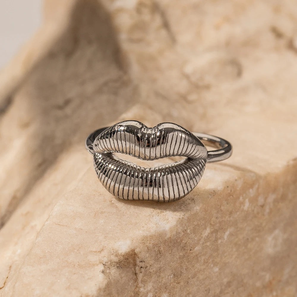 ADJUSTABLE LIP RING