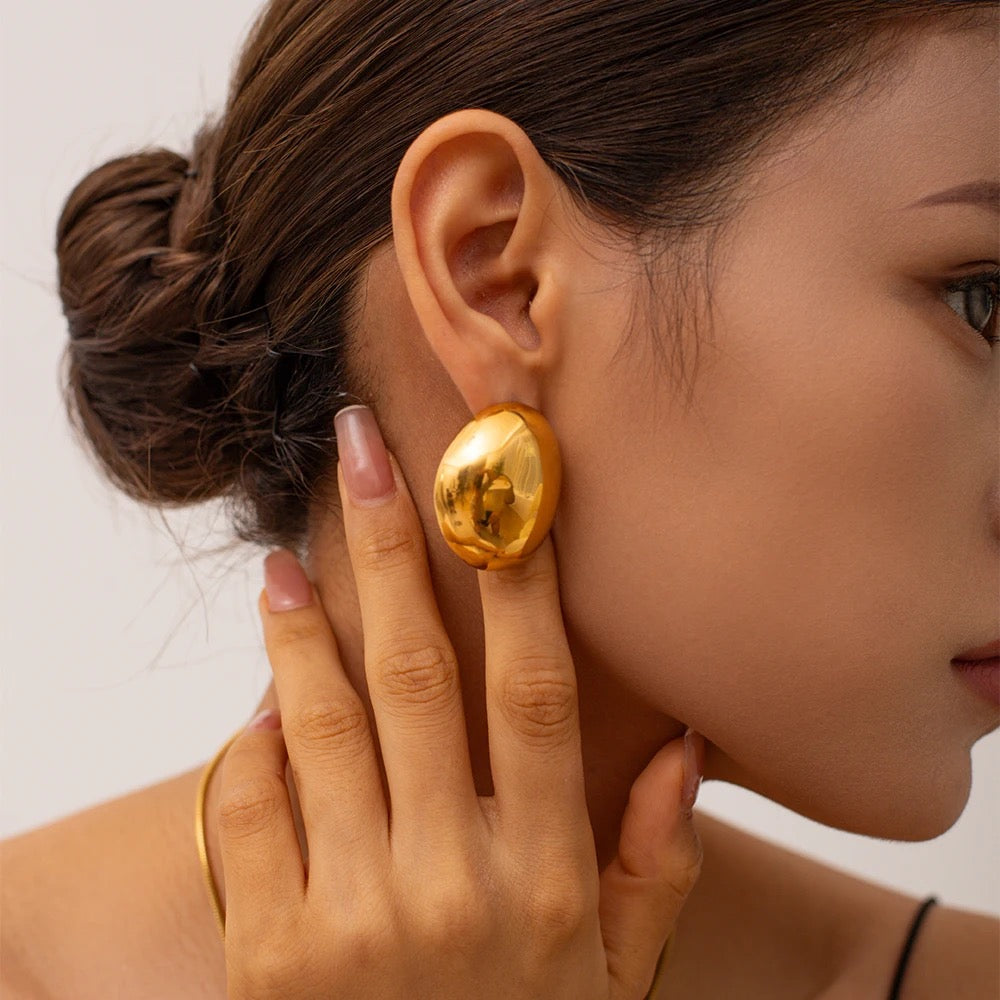 BIG OVAL SHAPED STUD EARRING