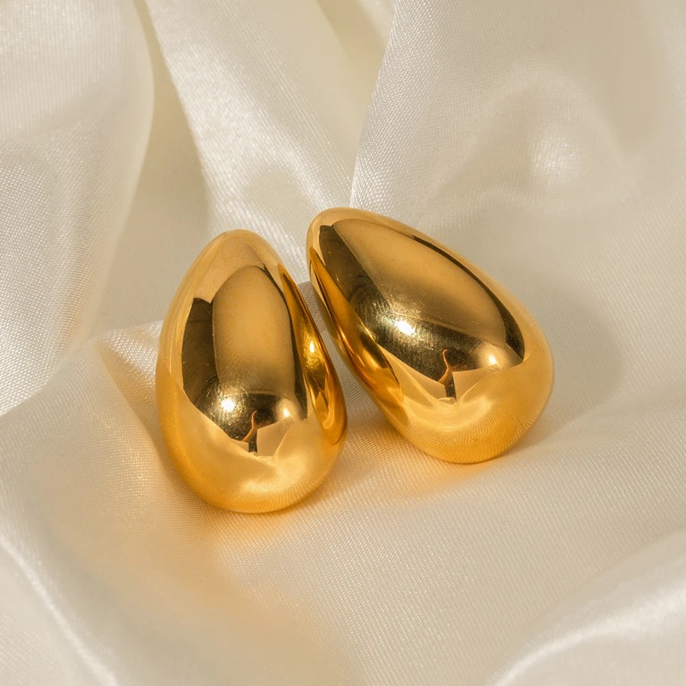 HOLLOW OUT TEAR DROP STUD EARRING