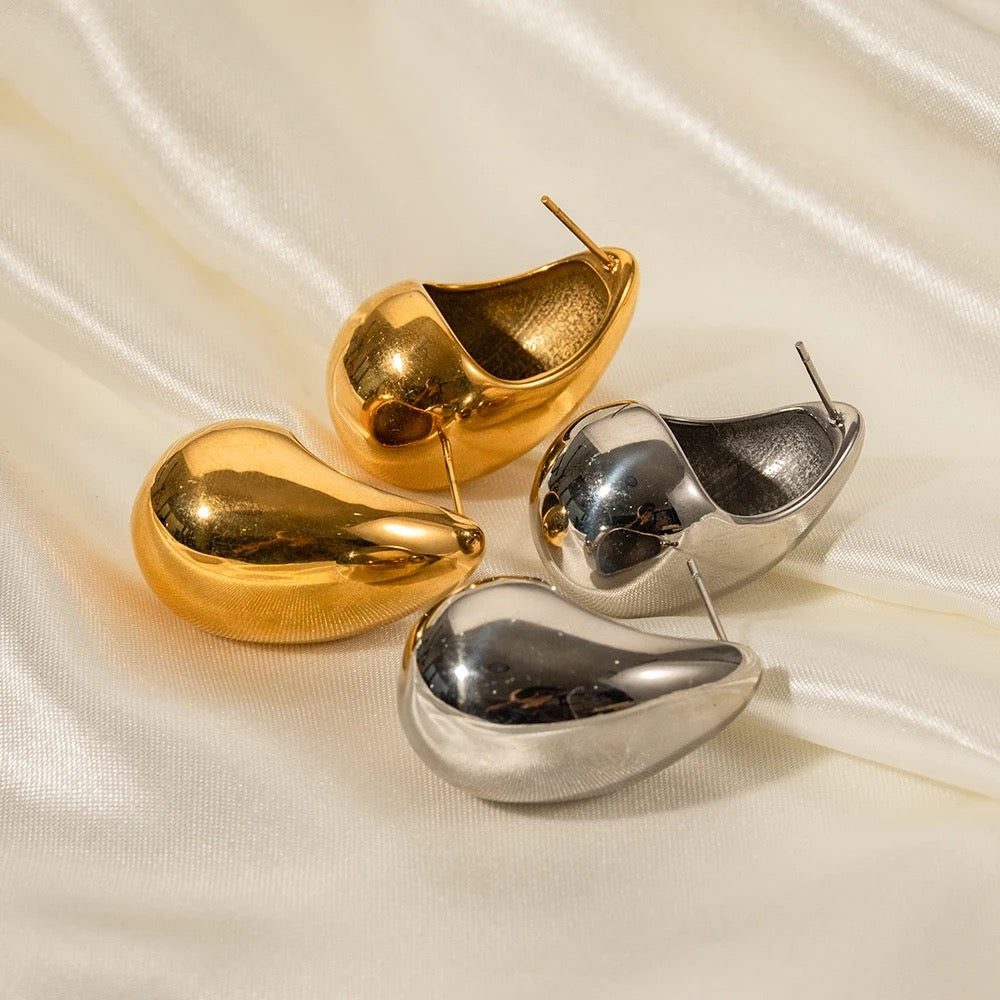 HOLLOW OUT TEAR DROP STUD EARRING
