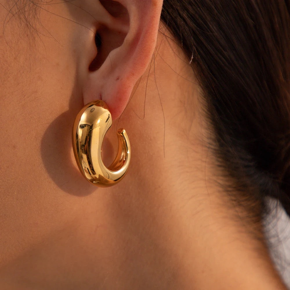 C SHAPE EARRING