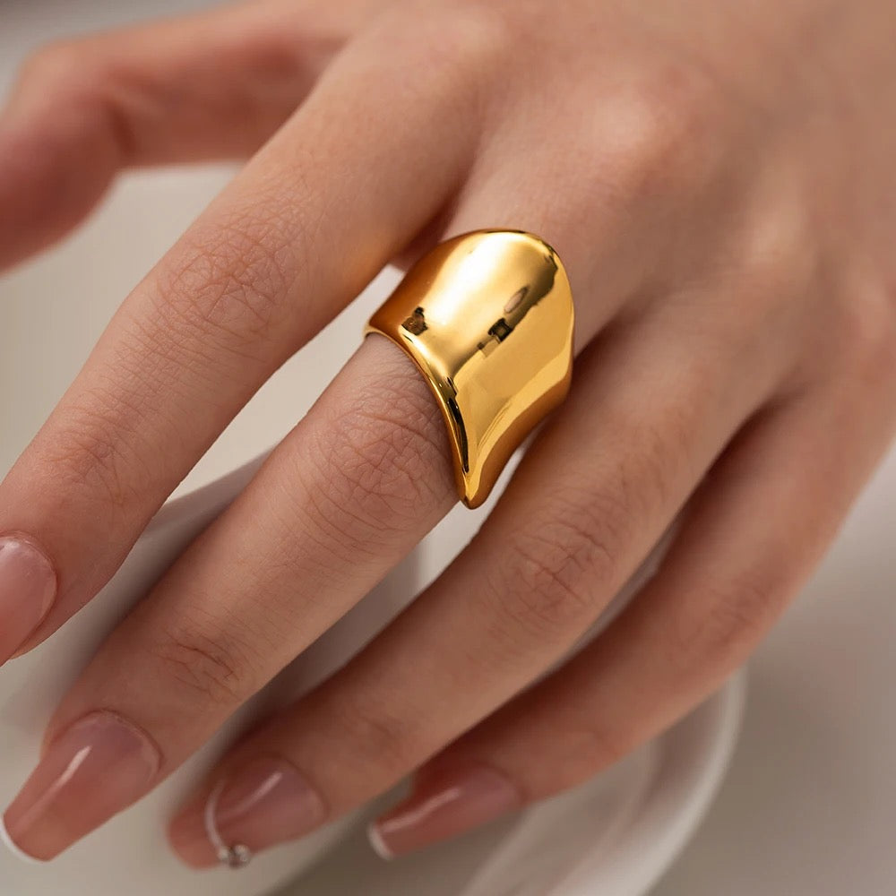18K IRREGULAR STATEMENT RING