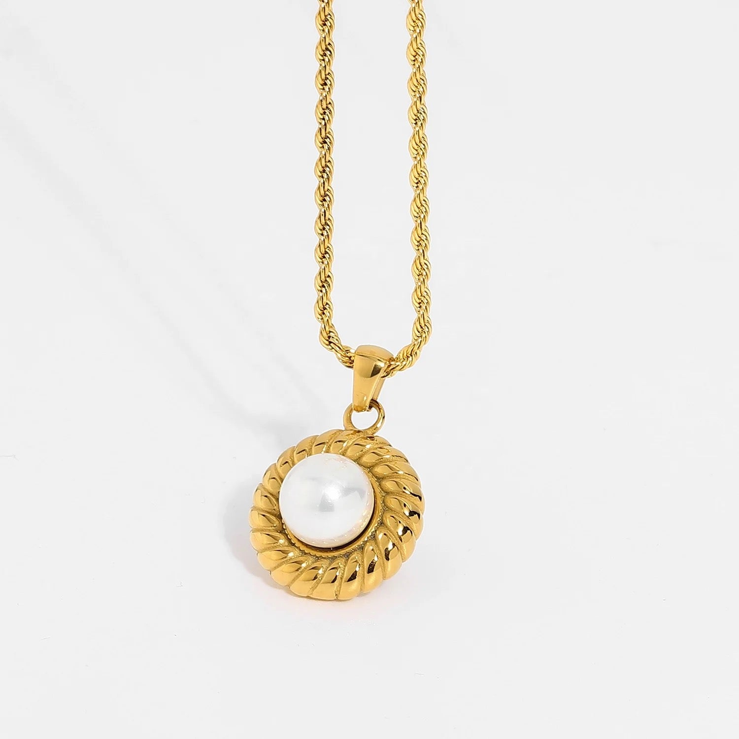 PEARL PENDANT ROPE NECKLACE