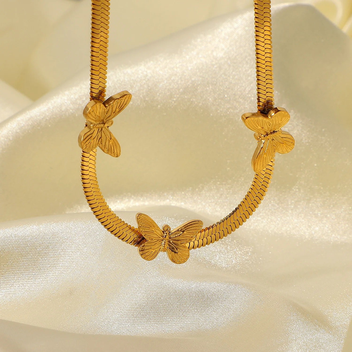 18K FLAT BUTTERFLY NECKLACE