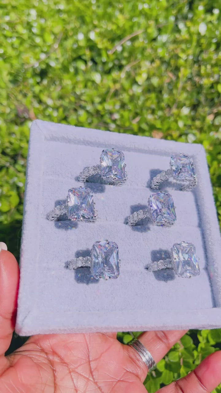 BRANDY DIAMANTÉ RING
