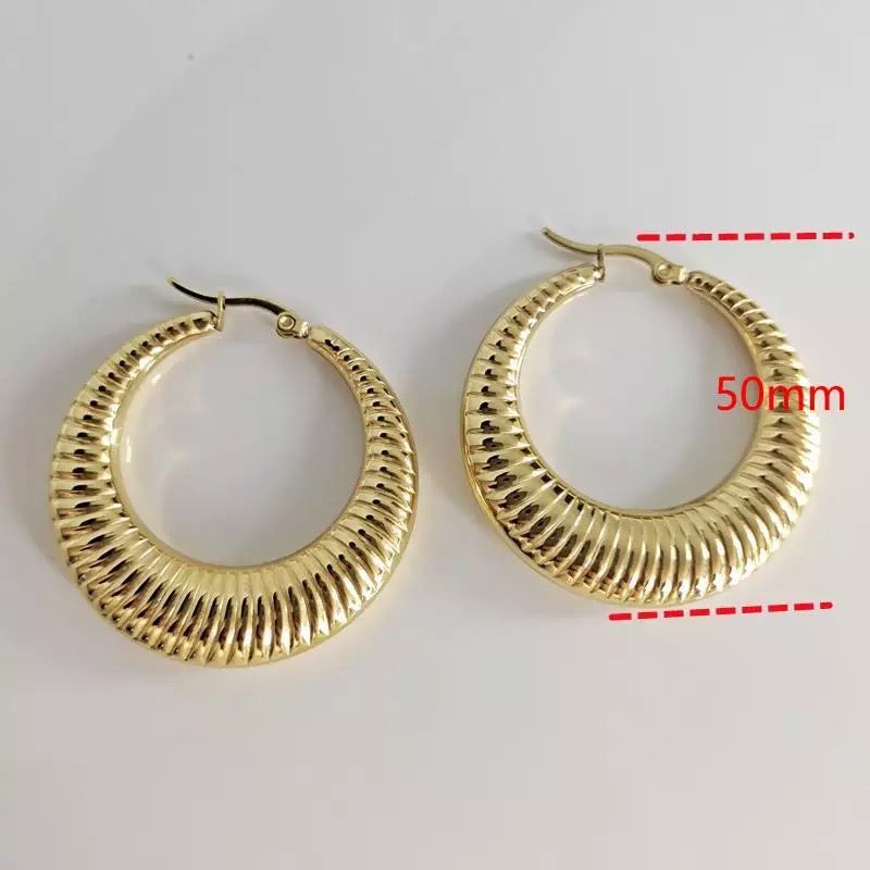 CLASSY-B HOOP EARRING