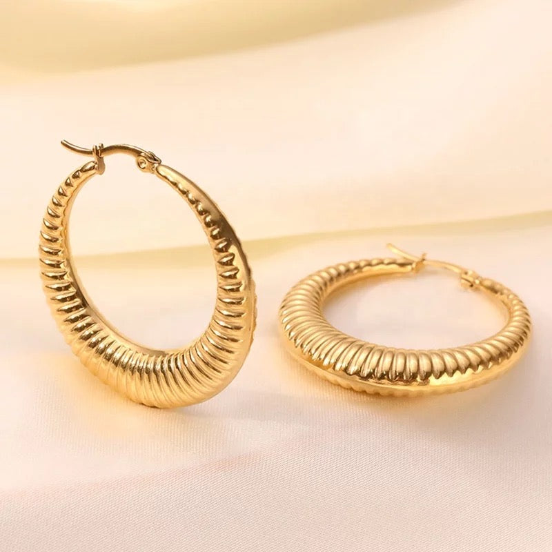 CLASSY-B HOOP EARRING