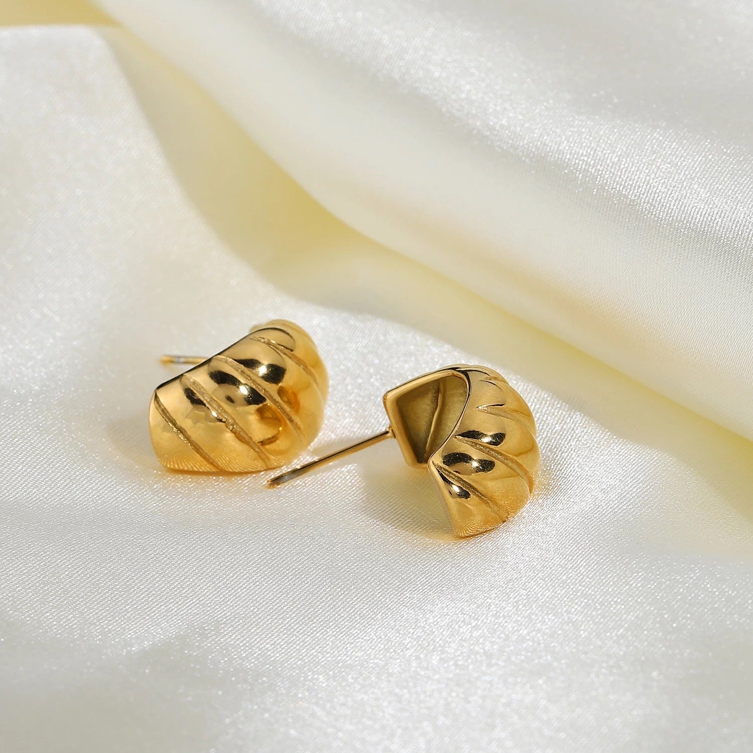 CROISSANT EARRING