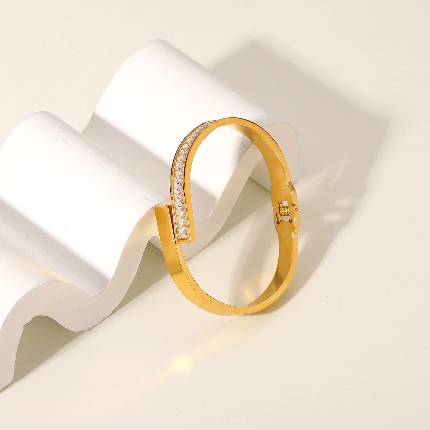 ANNETT CZ BANGLE
