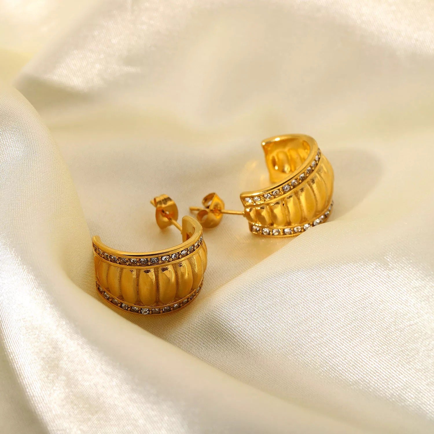 CROISSANT EARRING