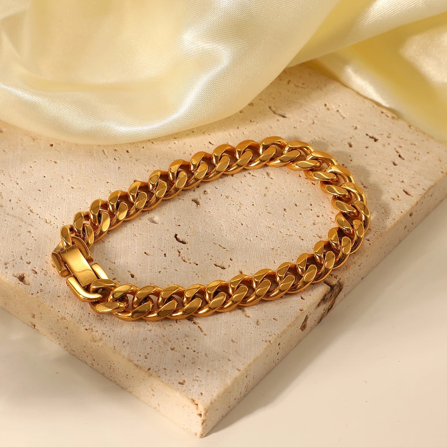 CUBAN LINK BRACELET