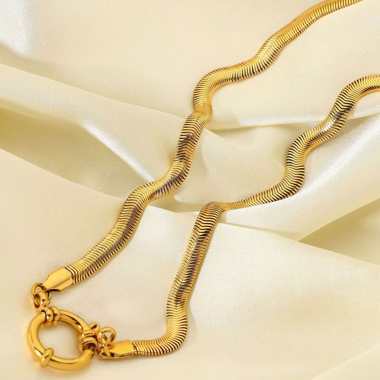 NIKKY NECKLACE
