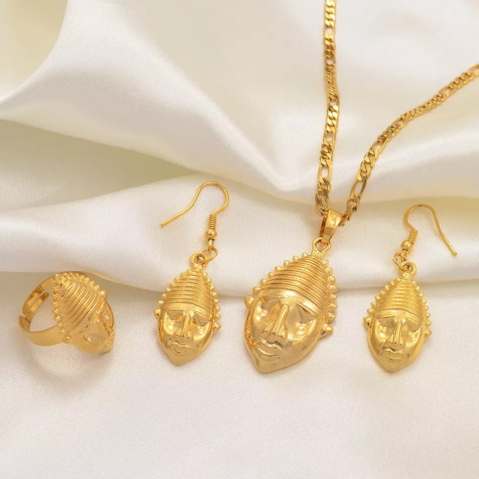 QUEEN MASK NECKLACE SET