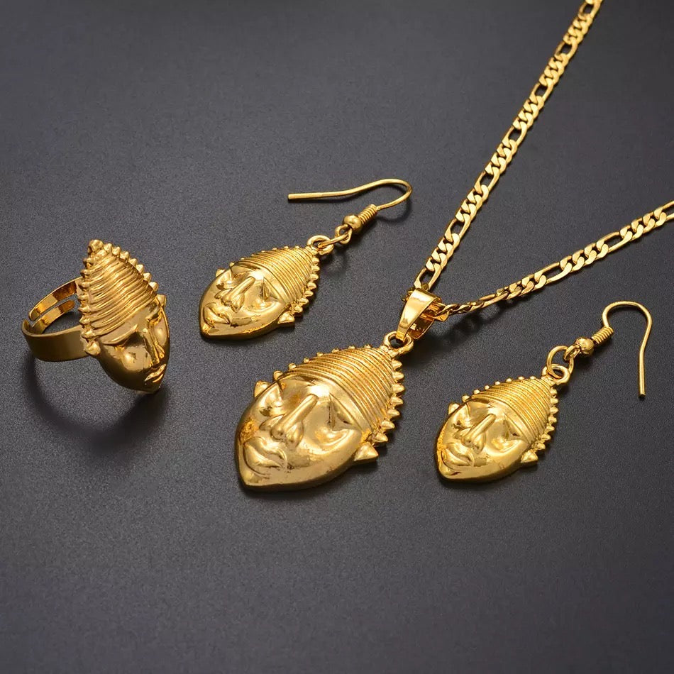 QUEEN MASK NECKLACE SET