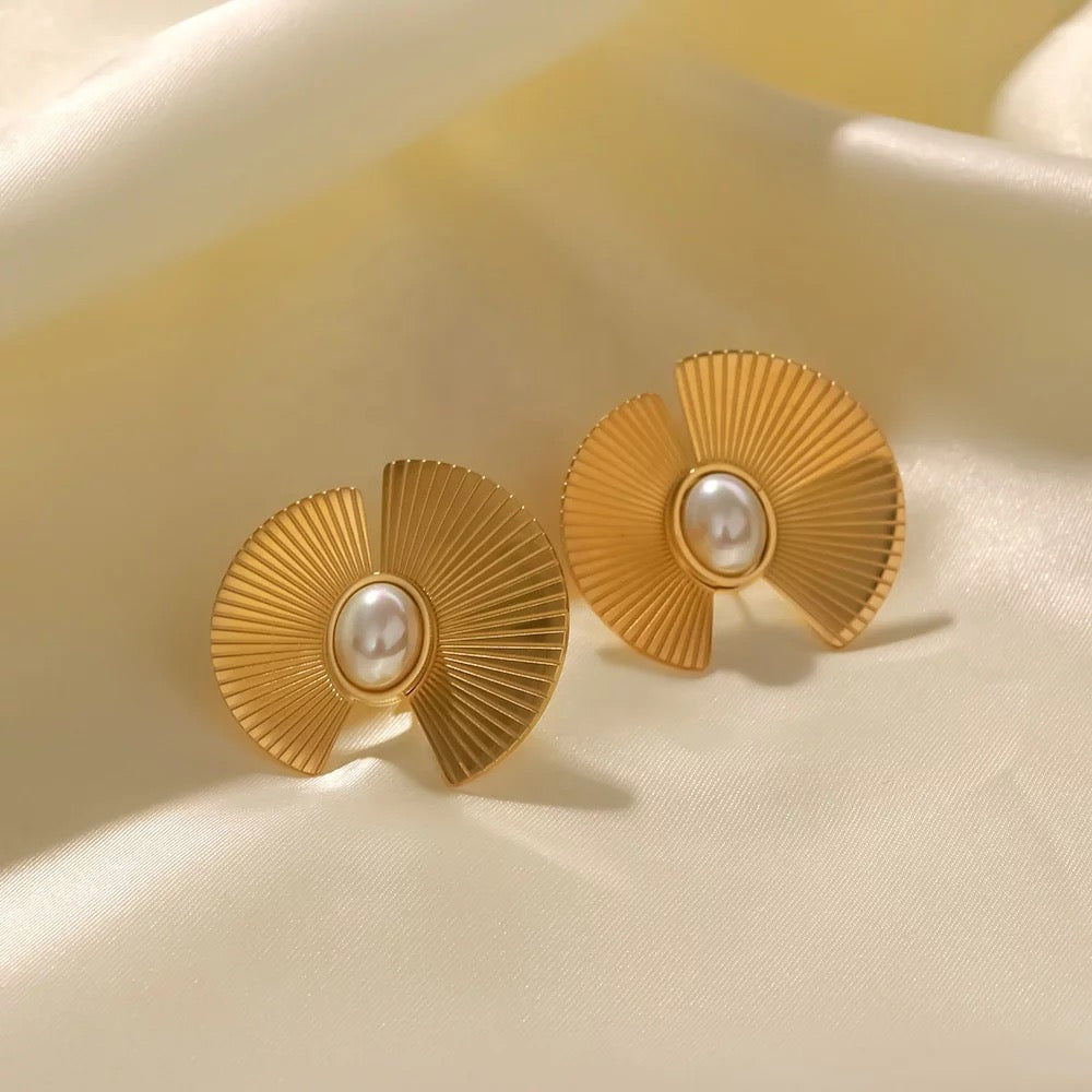 OVAL PEARL STUD EARRINGS