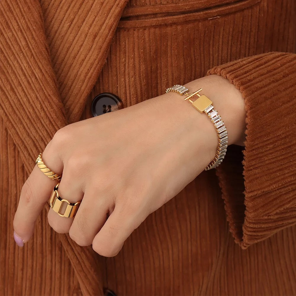 18K LOCK BUCKLE TENNIS BRACELET