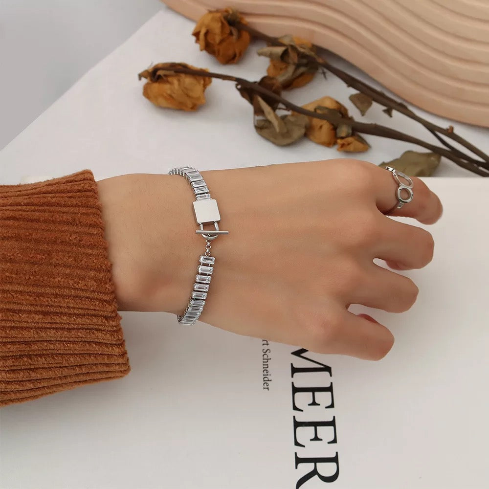 18K LOCK BUCKLE TENNIS BRACELET
