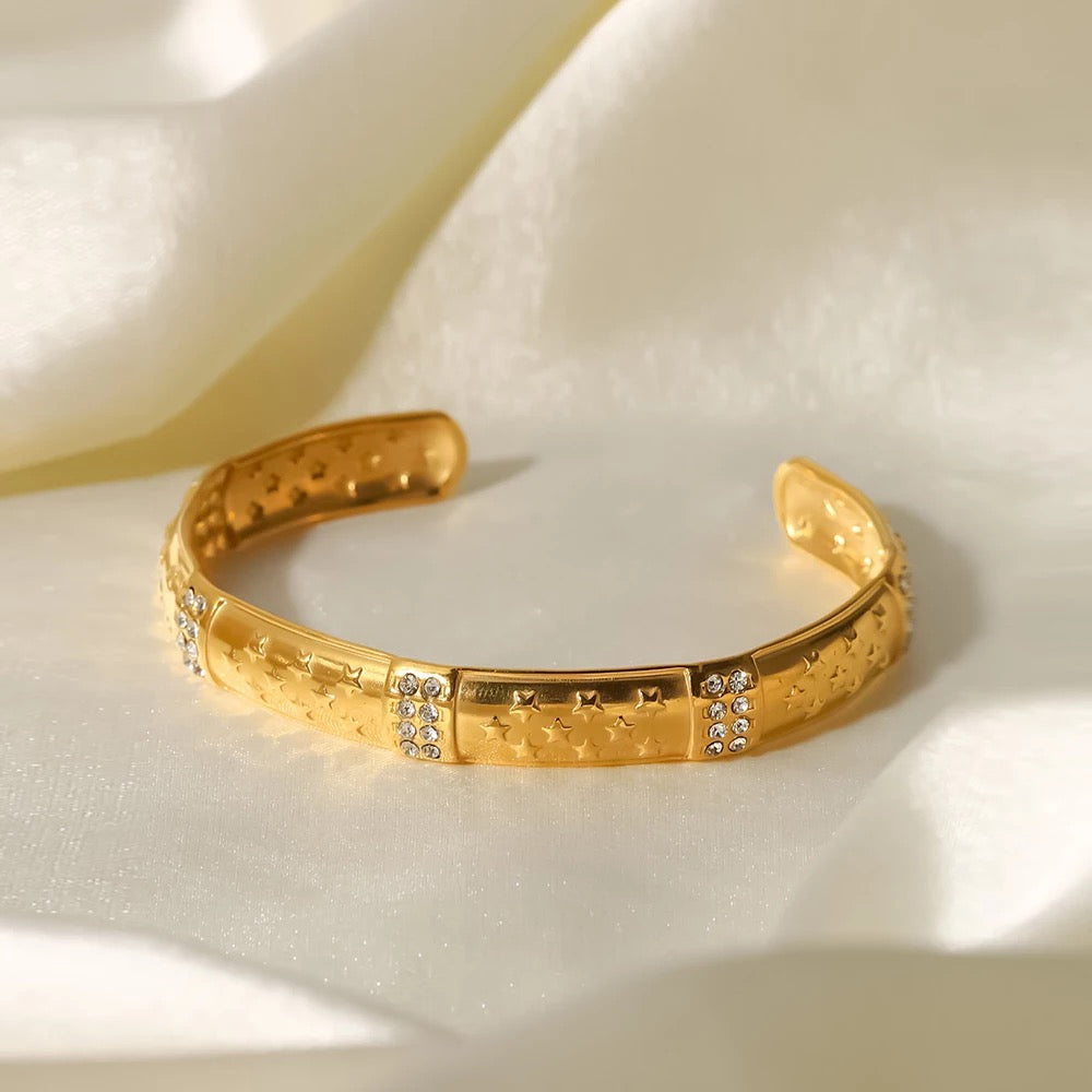 EMBOSSD STAR BRACELET