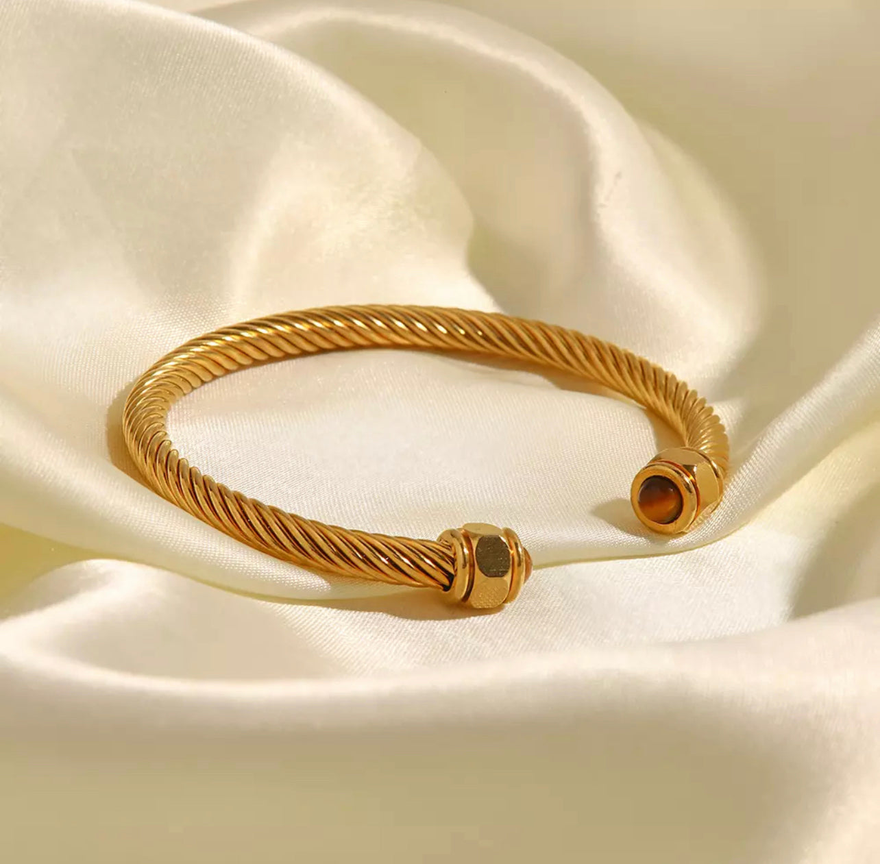 TWIST PAVE BANGLE