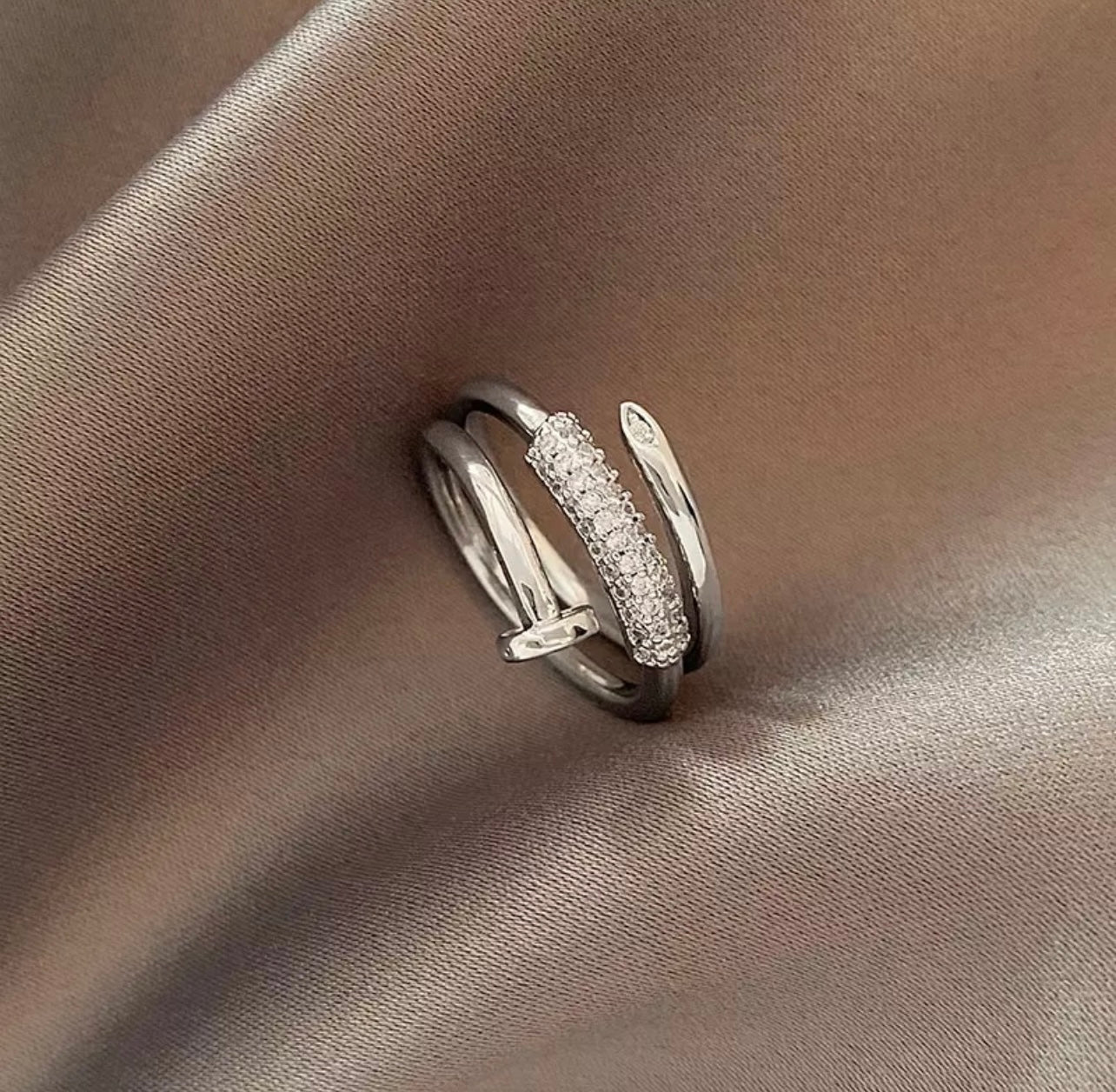 ADJUSTABLE NAIL RING