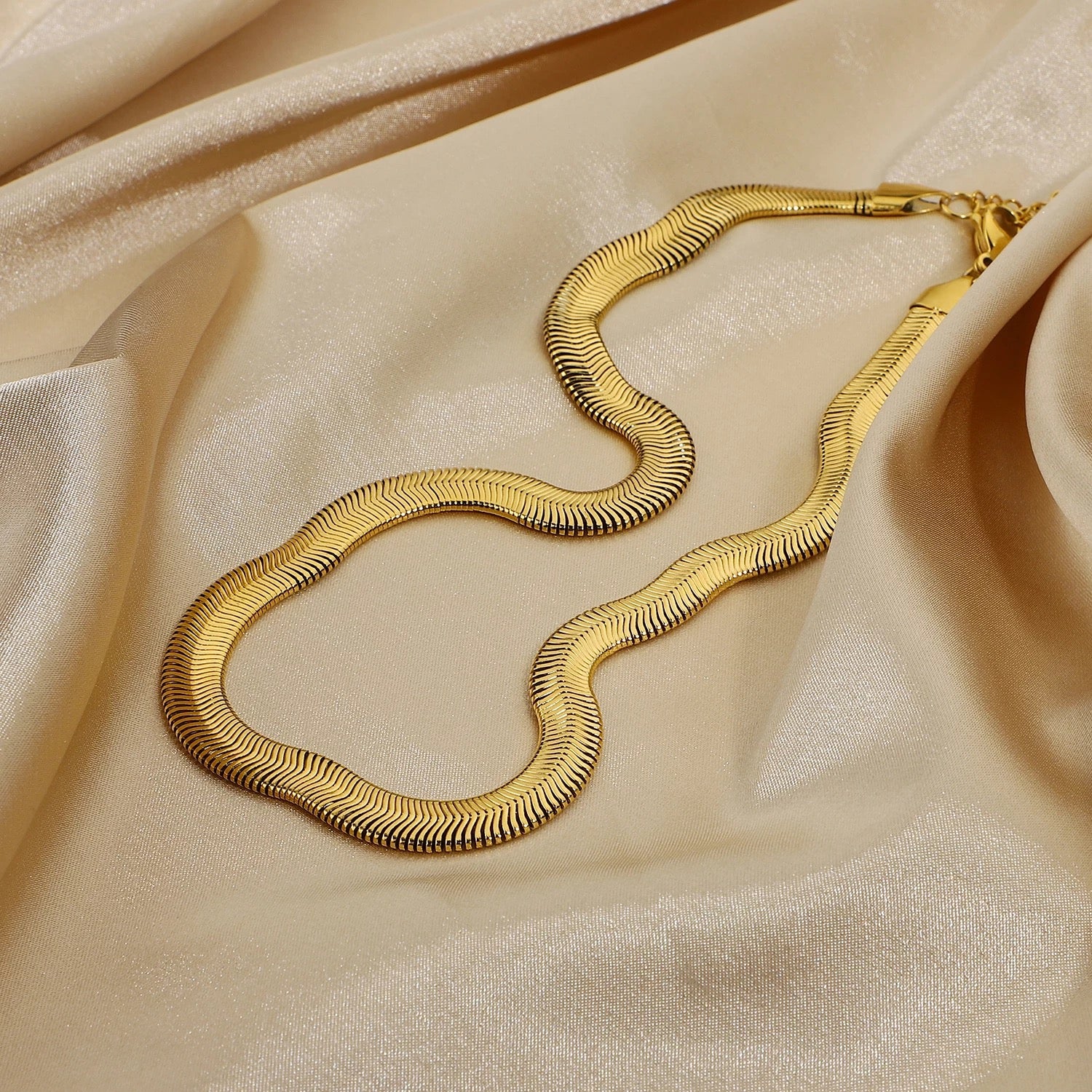 8MM HERRINGBONE NECKLACE